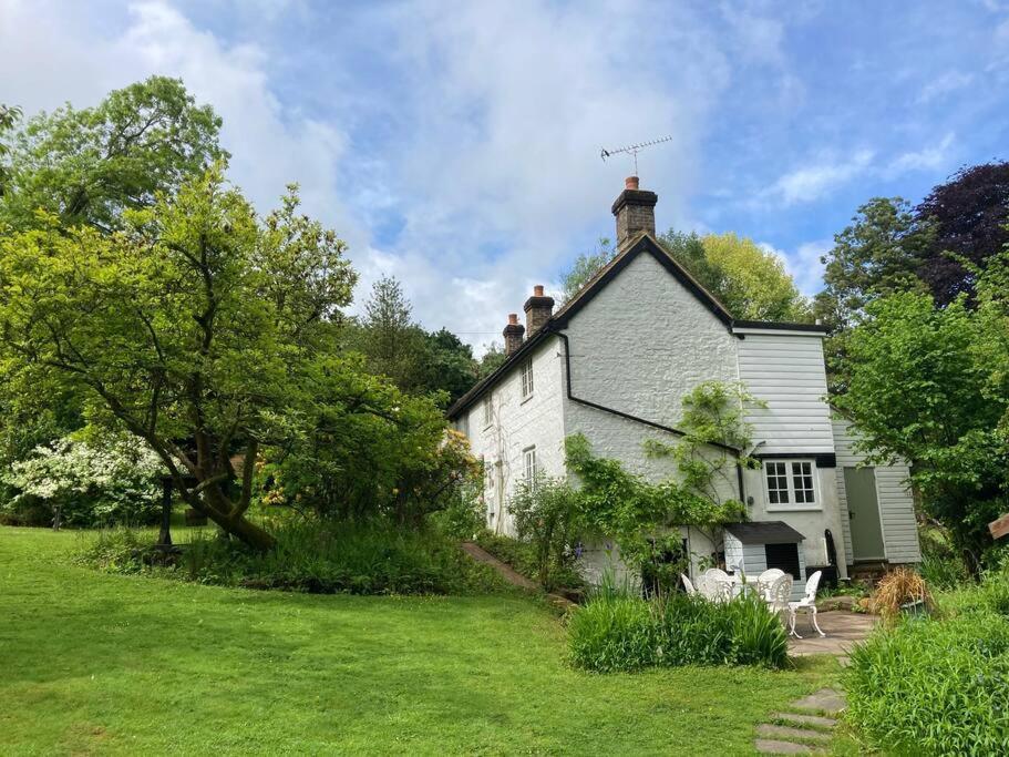 Ashdown Forest Character Cottage, 18Th Century كروبورو المظهر الخارجي الصورة