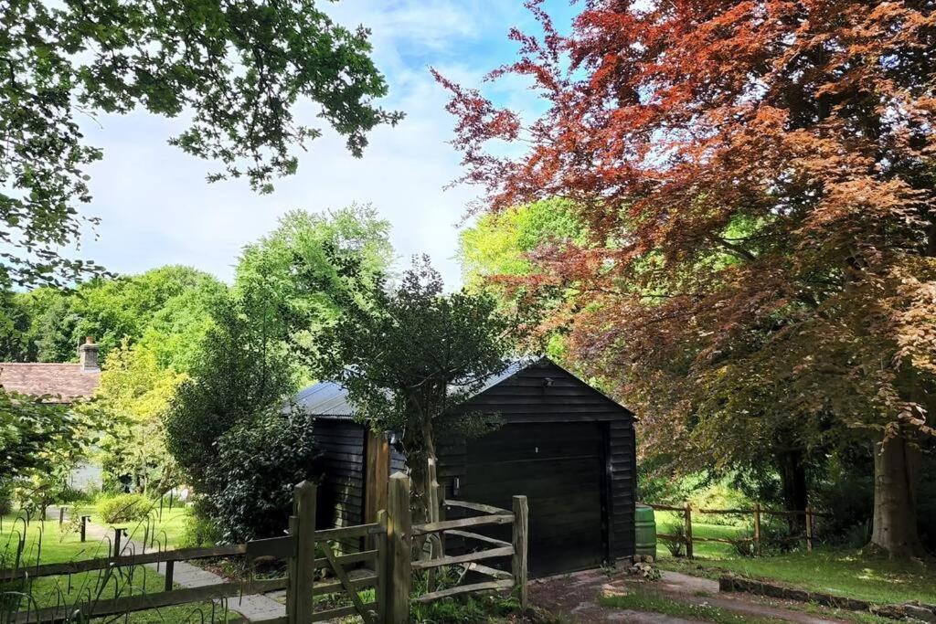 Ashdown Forest Character Cottage, 18Th Century كروبورو المظهر الخارجي الصورة