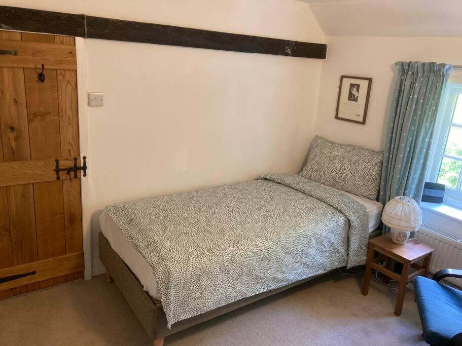 Ashdown Forest Character Cottage, 18Th Century كروبورو المظهر الخارجي الصورة